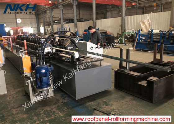 acheter Petit pain à grande vitesse de l'épaisseur 0.4mm-0.6mm ancien, formant la machine, contrôle des changes automatique de taille de la vitesse 60mpm online manufacture
