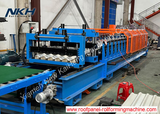 845 Machine de formage de rouleaux de carreaux métalliques de toits Servo-moteur à entraînement volant Press et machine de formage de rouleaux métalliques coupés