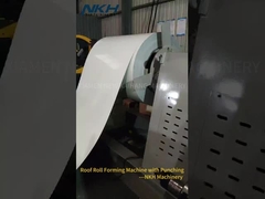 Machines pour la fabrication de rouleaux de toiture avec perforation en ligne